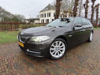 BMW 5-serie Touring 520d High Executive Leer Keyless Led BI Xenon Stoelverwarming Pdc Navigatie Bleutooth Cruisecontrol Climatecontrol Lm Velgen