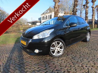 Peugeot 208 1.4 VTi Allure Ecc Cruisecontrol Navigatie Sportstoelen Xenon Pddc Lm Velgen Trekhaak***Apk t/m 1-3-2027***