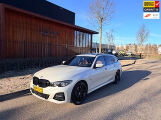 BMW 3-serie Touring 330e xDrive M- Sport, M- stoel, SoH 93%, leder, trekhaak, pano, hud