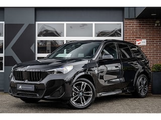 BMW X1 sDrive18i | M-Sport | Shadow | Harman/Kardon | Keyless | Sportstoelen | Camera | Adap. led | 19' inch |
