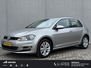 Volkswagen Golf 1.2 TSI Connected Series / Navigatie / Parkeersensoren voor en achter /  / Trekhaak (trekgewicht 1300kg / Automatische Airco / Lichmetalen velgen