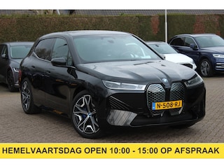 BMW iX xDrive40 High Exe. M Sport 77 kWh / Trekhaak / 360Camera / Head-up / Keyless / Softclose / 20'' / ACC / Laser LED / Navigatie / Stoelverwarming+Stuurverwarming / Stoelventilaite