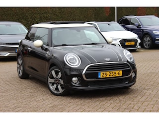 Mini Cooper 1.5 60 Years Edition / Panoramadak / Head-up / Leder / Harman Kardon / 17'' / Navigatie / DAB / Cruise Control