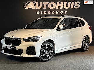 BMW X1 XDrive25e High Executive Edition M Pano/ H&K/ Leder/ Memoryseats/ HeadUp/ Trekhaak/ Camera/ 19"