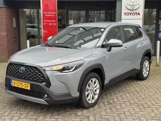 Toyota Corolla Cross Hybrid 140 Active NL-AUTO CLIMA CAMERA APPLE/ANDROID 17'' LM-VELGEN BLUETOOTH AD-CRUISE