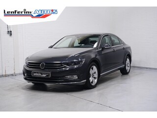 Volkswagen Passat 1.5 TSI Elegance 1e-eigen. NAP DAB-ontvangst ACC LED-verl. digi-cockpit navigatie climate-controle allu-inlegdelen apple-carplay bleutooth sportstoelen voor leder-alcantara stoelverwarming multifunctioneel-stuurwiel PDC-v+a 17"-lmv lendesteun bestuurdersstoel