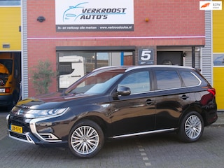 Mitsubishi Outlander 2.4 PHEV Instyle. schuifdak. camera. luxe leder. stoelverwarming.