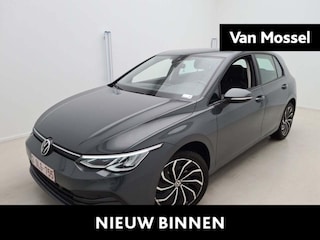 Volkswagen Golf 1.0 eTSI Life 110 PK| Stoelverwarming | Stuurwielverwarming | Parkeersensoren Voor & Achter | Keyless Access | Sfeerverlichting