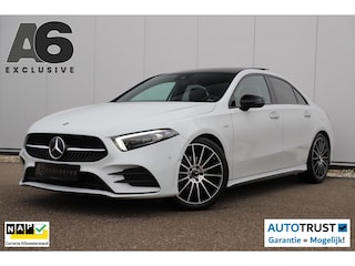 Mercedes-Benz A-klasse 200 Business Solution AMG Night 164PK Automaat 19 inch Panoramadak Massage Sfeerverlichting Widescreen Multibeam LED Navigatie Achteruitrijcamera Elektrische Stoelen