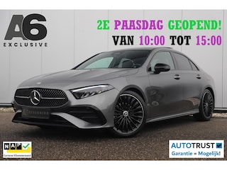 Mercedes-Benz A-klasse 180 AMG Line Night Pakket Automaat Panoramadak 19 inch Keyless Sfeerverlichting Burmester Carplay Navigatie Camera Half Leder Stoelverwarming NAP! Dealer onderhouden!