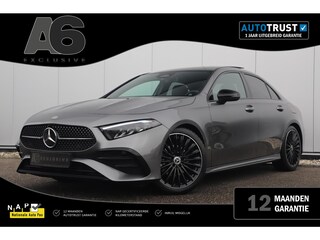 Mercedes-Benz A-klasse 180 AMG Line Night Pakket Automaat Panoramadak 19 inch Keyless Sfeerverlichting Burmester Carplay Navigatie Camera Half Leder Stoelverwarming NAP! Dealer onderhouden!