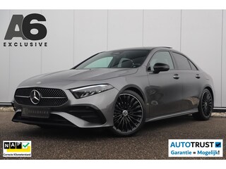 Mercedes-Benz A-klasse 180 AMG Line Night Pakket Automaat Panoramadak 19 inch Keyless Sfeerverlichting Burmester Carplay Navigatie Camera Half Leder Stoelverwarming NAP! Dealer onderhouden!