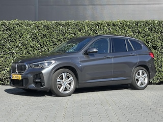BMW X1 xDrive25e High Executive Edition,FACELIFT, M-PAKKET, LEDER, NAVI, KEYLESS, CRUISE CONTROL, CLIMATE CONTROL, STOELVERWARMING, ELEKTRISCHE KOFFERKLEP, LICHTMETAAL 18"