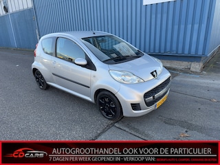 Peugeot 107 1.0-12V XR Inruilauto’s tegen vaste prijzen. Voor meer info: 0638140850 Bij de verkoop van gebruikte voertuigen door CD-Cars wordt geen standaard garantie verstrekt. De koper aanvaardt het voertuig in de staat waarin het zich bevindt op het moment van aankoop
