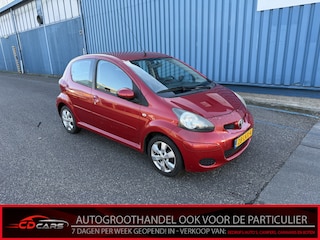 Toyota Aygo 1.0-12V Aspiration Red Arico Inruilauto’s tegen vaste prijzen. Voor meer info: 0638140850 Bij de verkoop van gebruikte voertuigen door CD-Cars wordt geen standaard garantie verstrekt. De koper aanvaardt het voertuig in de staat waarin het zich bevindt op het moment van aankoop