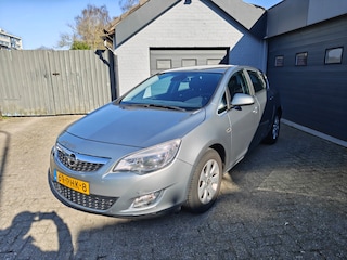 Opel Astra 1.4 Turbo Cosmo,Cruise control,Parking system,Navi,Isofix,Airco,Automaat