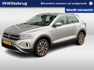 Volkswagen T-Roc 1.0 TSI Style / Digitaal dashboard / Navigatie / App connect / Camera / Parkeersensoren V+A / Lichtmetaal 17 inch /