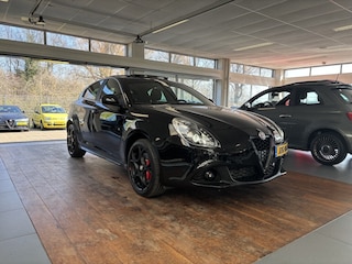 Alfa Romeo Giulietta 1.4 Turbo Sprint | Xenon | Cruise | Pano | Stoelverwarming |