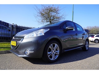 Peugeot 208 1.2 VTi 82PK 5D Allure Climatronic LM Velgen Navigatie