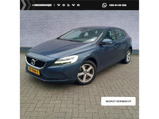 Volvo V40 2.0 T2 Nordic+ | Stoelverwarming Voor | Parkeerverwarming | Parkeersensoren Achter | LED Koplampen | Navigatie | Verwarmde Voorruit |