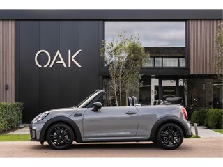 Mini John Cooper Works Cabrio 1.5 Aut. | JCW-Trim | Navigatie | Schaalstoelen | Camera | LED | 17"LM | Moonwalk Grey