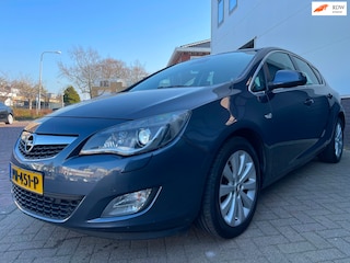 Opel Astra 1.6 Sport/Navi/Xenon/Trekhaak/PDC/Cruise-c/Climate-c
