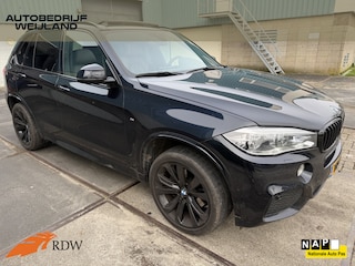 BMW X5 xDrive35i High Executive M-Sport Dealer onderhouden I 20" I Harman kardon I M-sport I Pano I Trekhaak 2700kg I Camera I Led I