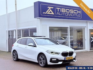 BMW 118i Sport-Line AUT. Pano Leder Head-up Keyless