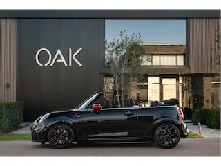 Mini Mini/Clubman/Cabrio Cabrio 2.0 F1 Aut. | Navigatie | Schaalstoelen | H&K | Head-Up | Camera | 18"LM | Midnight Black