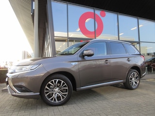 Mitsubishi Outlander 2.4 PHEV Pure | AUTOMAAT | 240 PK | 4WD | TREKHAAK | 1E EIGENAAR | DEALER ONDERHOUDEN |