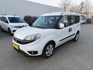 Fiat Doblò Rolstoelauto 3+1 - XL Bodemverlaging + Lier - 1e Eigenaar - Rolstoelvervoer
