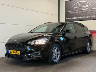 Ford Focus Wagon ST-Line 1.0 EcoBoost Cruise Control, Achteruitrijcamera, Stoelevrwarming, LED, Keyless, Apple Carplay