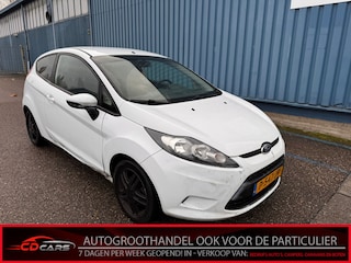 Ford Fiesta 1.25 Limited Inruilauto’s tegen vaste prijzen. Voor meer info: 0638140850 Bij de verkoop van gebruikte voertuigen door CD-Cars wordt geen standaard garantie verstrekt. De koper aanvaardt het voertuig in de staat waarin het zich bevindt op het moment van aankoop