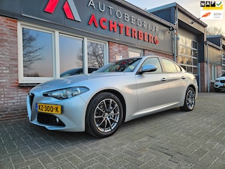 Alfa Romeo Giulia 2.2 Eco Business Automaat! NAP! Euro 6! Leer! 180PK! Navigatie! Nette Auto! Dealer Onderhouden!