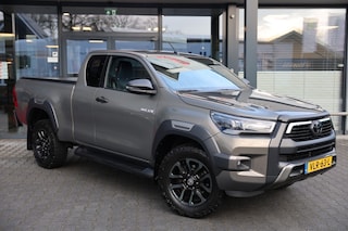 Toyota Hilux 2.8 D-4D X-TRA CAB INVINCIBLE A/T 4WD VAN