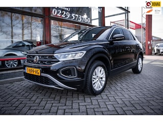 Volkswagen T-Roc 1.5 TSI Business+ | LED | Navigatie |Stoel en stuurwielverwarming |Adaptieve cruise control |App-connect |Camera|