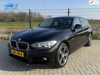 BMW 118i Sport Line Aut.| Leder | PDC Voor & Achter | Stoelverw. | Trekhaak | CC | 17"LMV