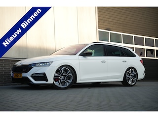 Skoda Octavia Combi 2.0 TSI 245 pk RS Matrix-Led/ Pano-Dak/ Kuipstoelen/ Adapt.Cruise/ Adapt. Onderstel/ Carplay/ Keyless/ Camera/ 19''LMV