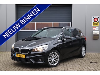 BMW 2-serie Tourer 218i Luxury, Stoelverwarming, Trekhaak, Parkeerhulp, Navi