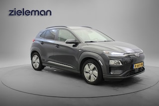Hyundai Kona Electric Fashion 64 kWh - Carplay, Stoelverw. Camera, Navi, Half leer, Headup Display, SOH 97,6%