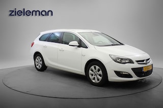 Opel Astra Sports Tourer 1.4 Turbo Business + - Navi, Cruise, Half Leer, Trekhaak