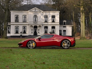 Ferrari 296 3.0 V6 | Rosso Mugello | Daytona Racing Seats | Lift | Pass. Display | JBL