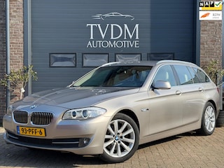 BMW 5-serie Touring 523i High Executive|NAVI|TREKHAAK|LEDER|STOELVERW