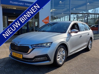 Skoda Octavia Combi 1.5 e-TSI 150pk Automaat Business Edition | Navi | Apple Carplay+Android Auto | Clima | Cruise | Led Koplampen | Keyless Entry | Pdc V+A | Rijstrook+Licht+Regensensor | Trekhaak | 16''lm