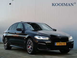 BMW 520e Business Edition Plus 204 Pk Automaat Navi / Leer / Schuidak / Camera / Apple Carplay / M-pakket