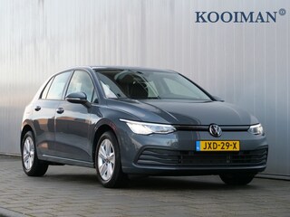 Volkswagen Golf 1.0 eTSI Life Business 111 Pk Automaat Navigatie / Apple Carplay / DAB / Camera