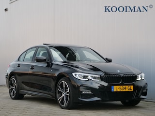 BMW 320e Business Edition Plus 204 Pk Automaat Navi / M-pakket / Apple Carplay / Camera / Leer / Schuifdak