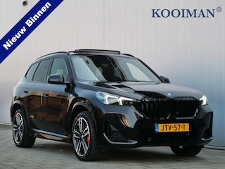 BMW X1 xDrive25e M Sport pakket Pro 245 Pk Automaat Schuifdak / Winterpakket / Harman Kardon
