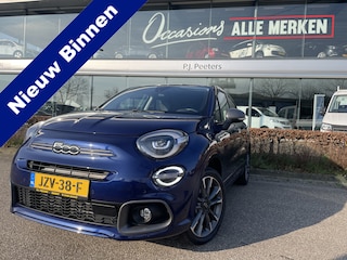Fiat 500X 1.5 Hybrid Sport Achteruitrijcamera - Navigatie - Cruise control - Airco - Parkeersensoren - U-connect - Bluetooth - Radio - Stuur multifunctioneel - Start/stop systeem - Licht metalen velgen 18 inch - Keyless start - Led verlichting - Dodehoek detector - Elektrische ramen