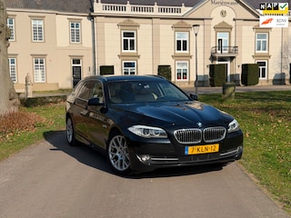 BMW 5-serie Touring 528xi High Executive Airco | Automaat | Stoelverwarming | elektrische trekhaak